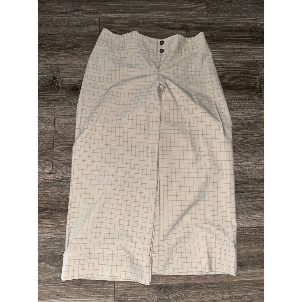 Speechless women’s beige plaid Capri dress pants size 7, waist 16”,length 32”,in